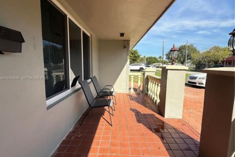 Снять в аренду виллу или дом в Мирамар, Флорида 3 спальни, 139.45м2, № 2034823 - фото 30