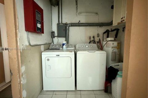 Снять в аренду виллу или дом в Мирамар, Флорида 3 спальни, 139.45м2, № 2034823 - фото 25