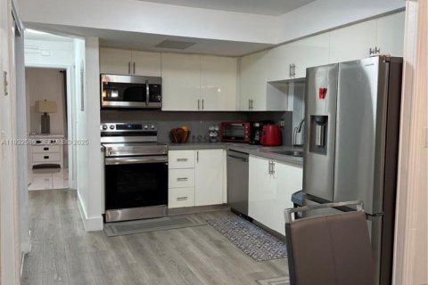 Снять в аренду виллу или дом в Мирамар, Флорида 3 спальни, 139.45м2, № 2034823 - фото 9