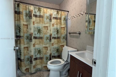 Снять в аренду виллу или дом в Мирамар, Флорида 3 спальни, 139.45м2, № 2034823 - фото 16