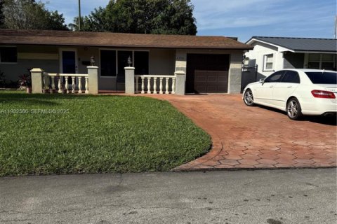 Снять в аренду виллу или дом в Мирамар, Флорида 3 спальни, 139.45м2, № 2034823 - фото 3