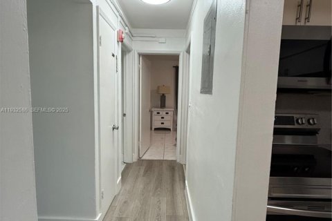 Снять в аренду виллу или дом в Мирамар, Флорида 3 спальни, 139.45м2, № 2034823 - фото 11