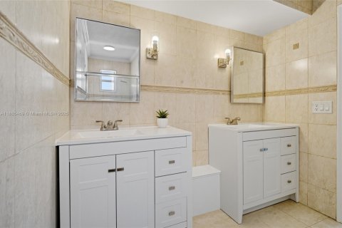 Villa ou maison à vendre à Sunrise, Floride: 4 chambres, 164.25 m2 № 1931676 - photo 18