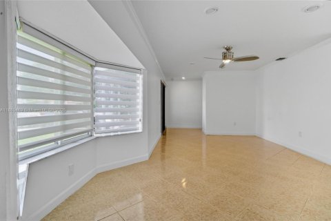 Villa ou maison à vendre à Sunrise, Floride: 4 chambres, 164.25 m2 № 1931676 - photo 9