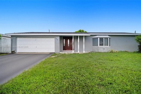 Villa ou maison à vendre à Sunrise, Floride: 4 chambres, 164.25 m2 № 1931676 - photo 1