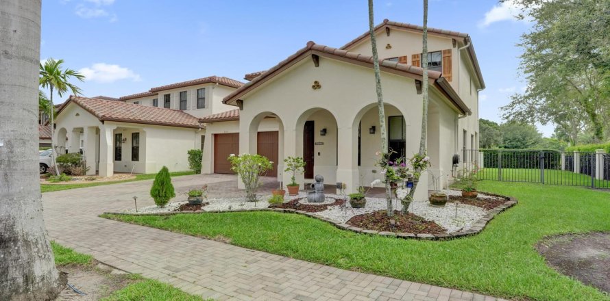 Villa ou maison à Cooper City, Floride 4 chambres, 252.69 m2 № 2186589