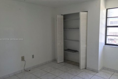 Condo in Miami Beach, Florida, 2 bedrooms  № 2052906 - photo 3