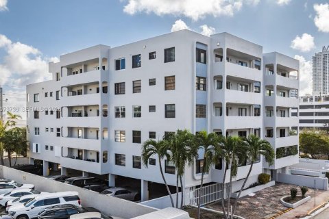 Condo in Miami Beach, Florida, 2 bedrooms  № 2052906