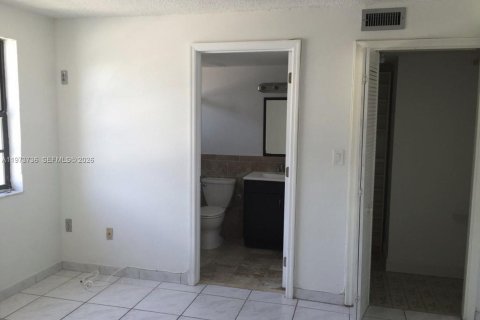 Condo in Miami Beach, Florida, 2 bedrooms  № 2052906 - photo 2