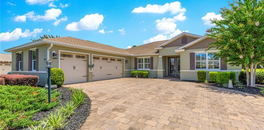 House in Ocala, Florida 3 bedrooms, 244.8 sq.m. № 2227559