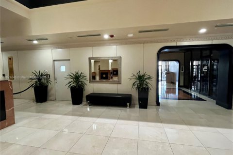 Condo in Miami, Florida, 1 bedroom  № 1921370 - photo 24