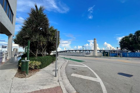 Condo in Miami, Florida, 1 bedroom  № 1921370 - photo 4
