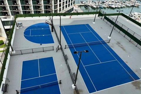 Condo in Miami, Florida, 1 bedroom  № 1921370 - photo 14