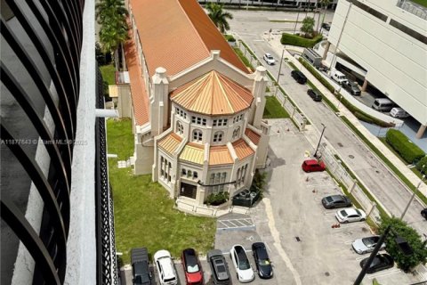 Condo in Miami, Florida, 1 bedroom  № 1921370 - photo 19