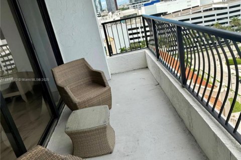 Condo in Miami, Florida, 1 bedroom  № 1921370 - photo 21