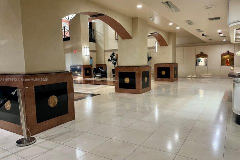 Condo in Miami, Florida, 1 bedroom  № 1921370 - photo 12