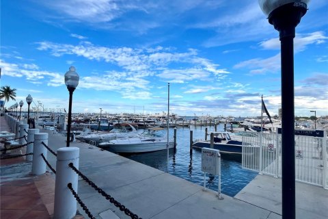 Condo in Miami, Florida, 1 bedroom  № 1921370 - photo 3