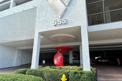 Condo in Miami, Florida, 1 bedroom  № 1921370 - photo 29