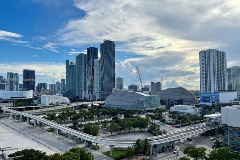 Condo in Miami, Florida, 1 bedroom  № 1921370 - photo 9