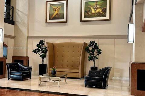 Condo in Miami, Florida, 1 bedroom  № 1921370 - photo 13