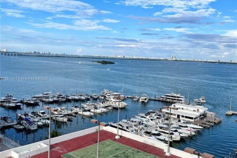 Condo in Miami, Florida, 1 bedroom  № 1921370 - photo 17