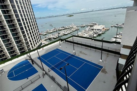 Condo in Miami, Florida, 1 bedroom  № 1921370 - photo 16
