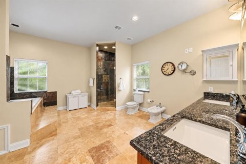 House in Tampa, Florida 5 bedrooms, 512.82 sq.m. № 2398363 - photo 30