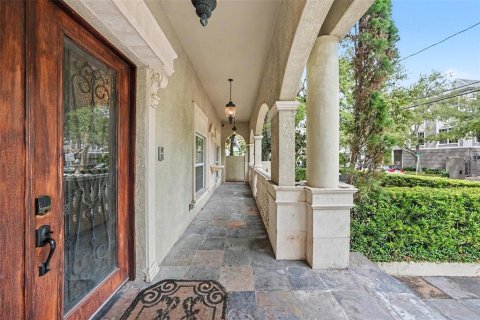 House in Tampa, Florida 5 bedrooms, 512.82 sq.m. № 2398363 - photo 3