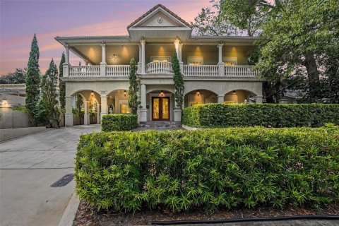 House in Tampa, Florida 5 bedrooms, 512.82 sq.m. № 2398363