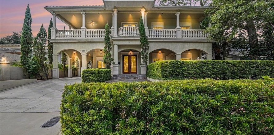 House in Tampa, Florida 5 bedrooms, 512.82 sq.m. № 2398363