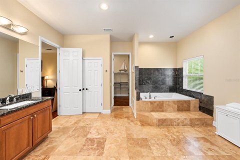 House in Tampa, Florida 5 bedrooms, 512.82 sq.m. № 2398363 - photo 28