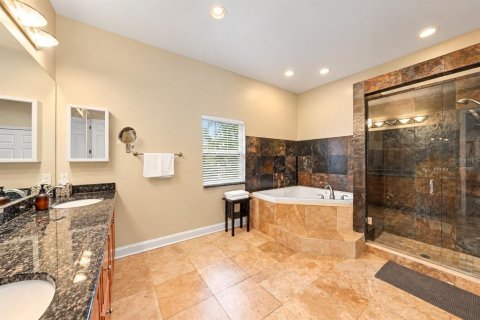House in Tampa, Florida 5 bedrooms, 512.82 sq.m. № 2398363 - photo 29