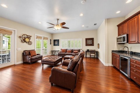 House in Tampa, Florida 5 bedrooms, 512.82 sq.m. № 2398363 - photo 24