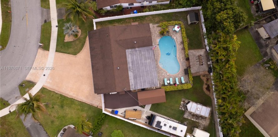 Casa en North Lauderdale, Florida 3 dormitorios, 145.86 m2 № 2045757