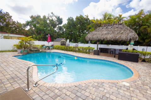 Casa en venta en North Lauderdale, Florida, 3 dormitorios, 145.86 m2 № 2045757 - foto 2