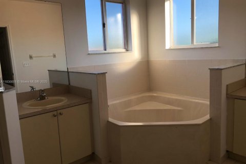 House in Homestead, Florida 3 bedrooms, 178.28 sq.m. № 1809833 - photo 20