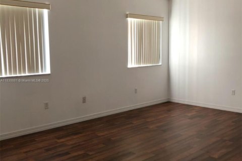 House in Homestead, Florida 3 bedrooms, 178.28 sq.m. № 1809833 - photo 17