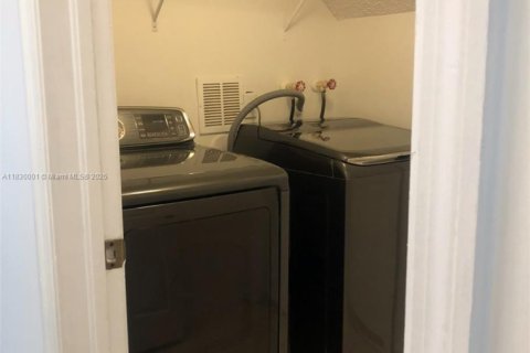 House in Homestead, Florida 3 bedrooms, 178.28 sq.m. № 1809833 - photo 12