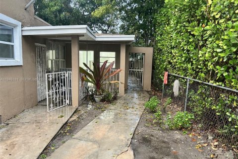 House in Miami, Florida 2 bedrooms, 42.74 sq.m. № 2002650 - photo 5