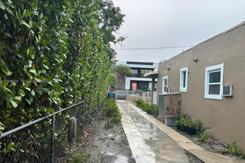 House in Miami, Florida 2 bedrooms, 42.74 sq.m. № 2002650 - photo 4