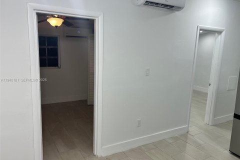 House in Miami, Florida 2 bedrooms, 42.74 sq.m. № 2002650 - photo 17