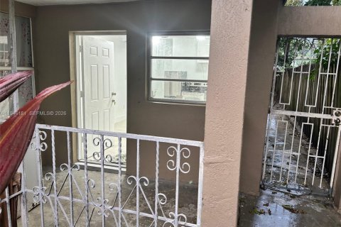 House in Miami, Florida 2 bedrooms, 42.74 sq.m. № 2002650 - photo 6