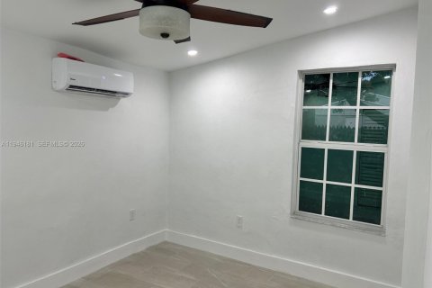 House in Miami, Florida 2 bedrooms, 42.74 sq.m. № 2002650 - photo 21