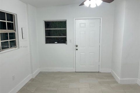 House in Miami, Florida 2 bedrooms, 42.74 sq.m. № 2002650 - photo 7
