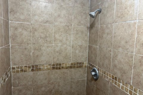 House in Miami, Florida 2 bedrooms, 42.74 sq.m. № 2002650 - photo 27