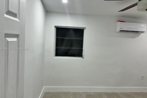 House in Miami, Florida 2 bedrooms, 42.74 sq.m. № 2002650 - photo 20