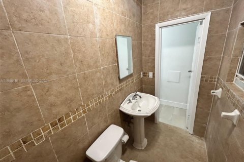 House in Miami, Florida 2 bedrooms, 42.74 sq.m. № 2002650 - photo 29