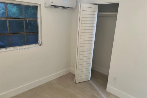 House in Miami, Florida 2 bedrooms, 42.74 sq.m. № 2002650 - photo 19