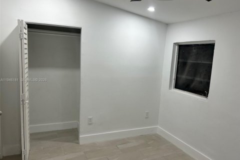 House in Miami, Florida 2 bedrooms, 42.74 sq.m. № 2002650 - photo 24
