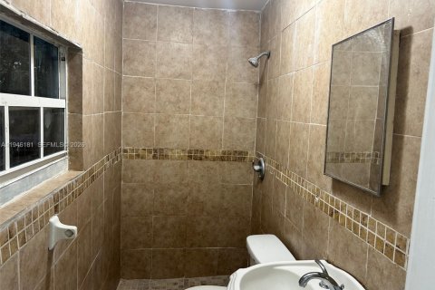 House in Miami, Florida 2 bedrooms, 42.74 sq.m. № 2002650 - photo 26